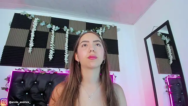 Snapshot of _leda_swan_ chatting on 05/18/26, 10:10 leda swan online show from 05/18/26, 10:10