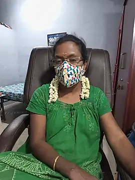 Snapshot of umashreetamil chatting on 05/25/26, 01:22 umashreetamil online show from 05/25/26, 01:22
