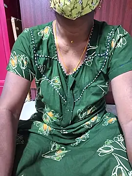 Snapshot of umashreetamil chatting on 06/08/26, 06:03 umashreetamil online show from 06/08/26, 06:03