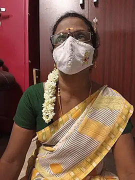 Snapshot of umashreetamil chatting on 06/18/26, 04:55 umashreetamil online show from 06/18/26, 04:55