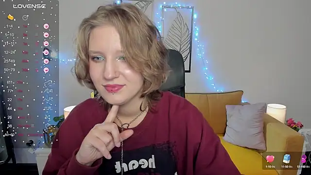 Hailey Foxy online show from 10/03/25, 08:44