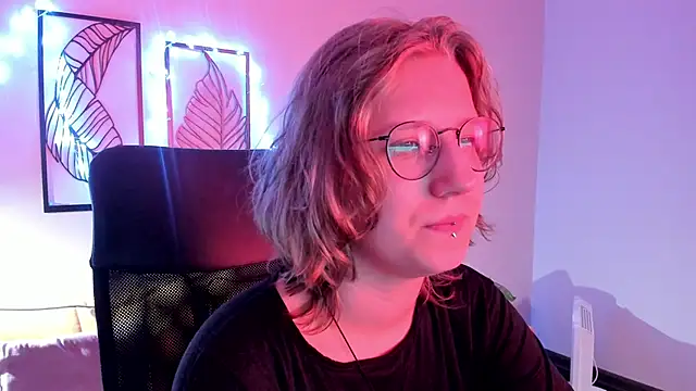 Hailey Foxy online show from 11/17/25, 09:04