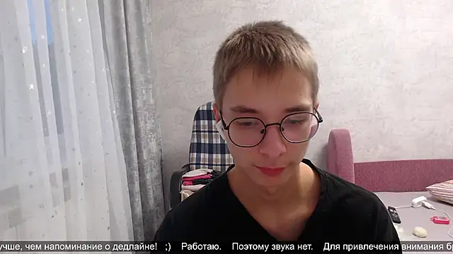 glasses cat online show from 10/15/25, 04:45