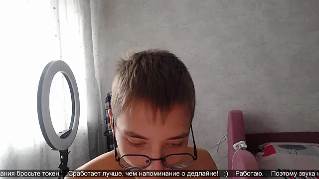 glasses cat online show from 10/18/25, 07:31