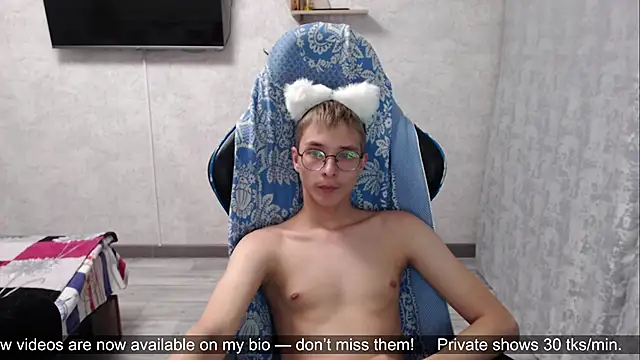 glasses cat online show from 05/16/26, 11:25