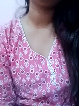 Snapshot of Queen_Pari87 chatting on 09/14/25, 10:25 Queen Pari87 online show from 09/14/25, 10:25