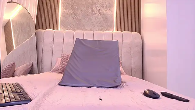 Snapshot of mia_scot chatting on 11/27/25, 12:07 mia scot online show from 11/27/25, 12:07