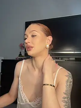 LittleFox    online show from 04/23/26, 06:58