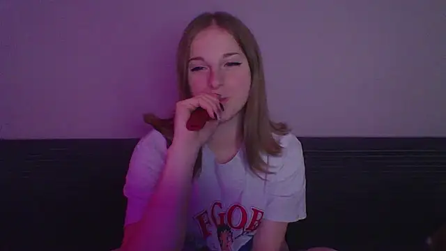 Snapshot of Star_Girlish chatting on 10/30/25, 08:31 Star Girlish online show from 10/30/25, 08:31