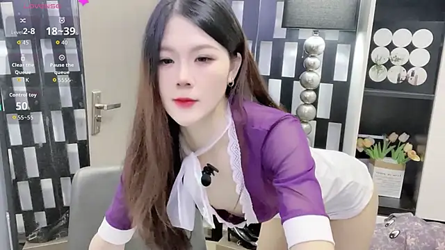 Snapshot of Yueyue-MM chatting on 10/29/25, 12:35 Yueyue-MM online show from 10/29/25, 12:35