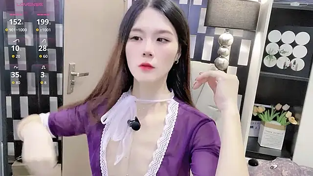 Snapshot of Yueyue-MM chatting on 11/14/25, 04:49 Yueyue-MM online show from 11/14/25, 04:49