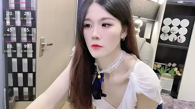 Snapshot of Yueyue-MM chatting on 11/25/25, 01:27 Yueyue-MM online show from 11/25/25, 01:27