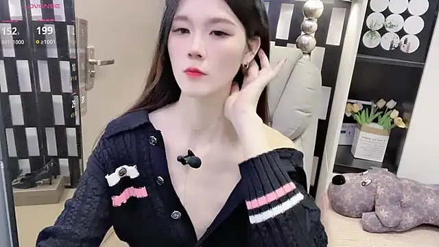 Snapshot of Yueyue-MM chatting on 11/27/25, 01:57 Yueyue-MM online show from 11/27/25, 01:57