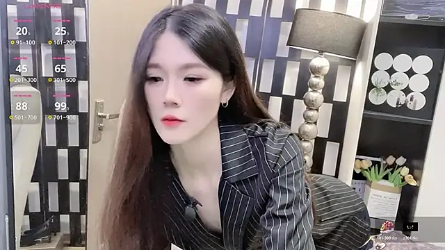 Snapshot of Yueyue-MM chatting on 11/28/25, 02:03 Yueyue-MM online show from 11/28/25, 02:03