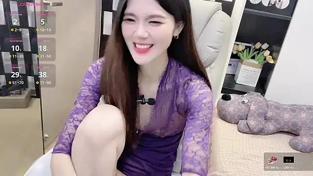 Snapshot of Yueyue-MM chatting on 12/01/25, 02:44 Yueyue-MM online show from 12/01/25, 02:44