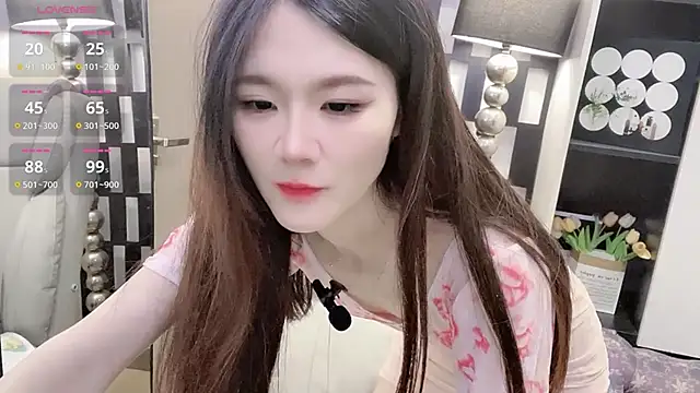 Snapshot of Yueyue-MM chatting on 12/04/25, 12:53 Yueyue-MM online show from 12/04/25, 12:53