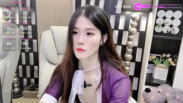 Snapshot of Yueyue-MM chatting on 12/16/25, 01:32 Yueyue-MM online show from 12/16/25, 01:32