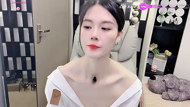 Yueyue-MM online show from 06/06/26, 12:10
