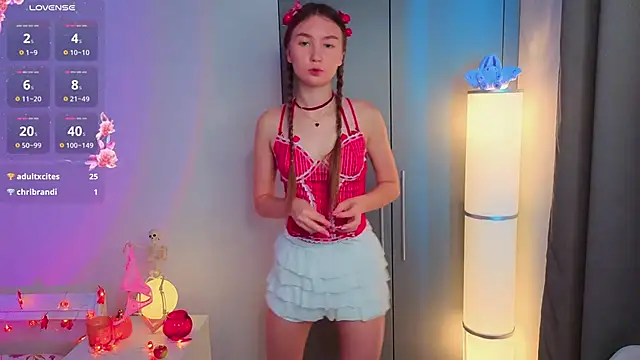 ElfredaTupy online show from 10/17/25, 06:27