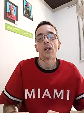Snapshot of dinho_carioca chatting on 09/09/25, 02:05 dinho carioca online show from 09/09/25, 02:05