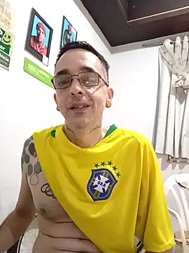Snapshot of dinho_carioca chatting on 09/25/25, 03:49 dinho carioca online show from 09/25/25, 03:49