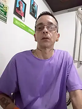 Snapshot of dinho_carioca chatting on 09/30/25, 03:22 dinho carioca online show from 09/30/25, 03:22