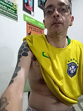 Snapshot of dinho_carioca chatting on 10/03/25, 03:03 dinho carioca online show from 10/03/25, 03:03