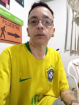 Snapshot of dinho_carioca chatting on 10/11/25, 02:15 dinho carioca online show from 10/11/25, 02:15