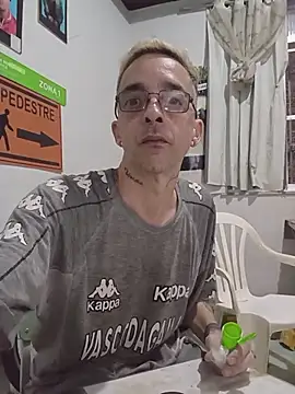 dinho carioca online show from 04/12/26, 09:36