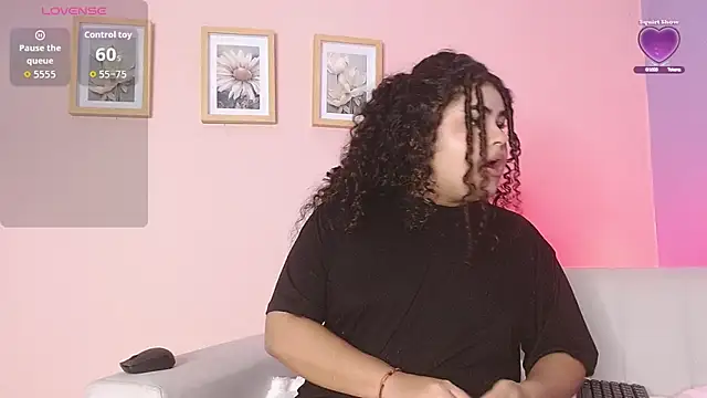 lourdes moon22 online show from 10/03/25, 12:57