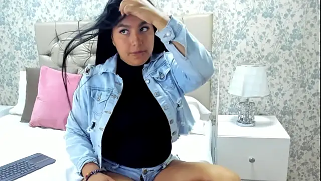 Snapshot of AlahiaJoness chatting on 09/15/25, 03:28 AlahiaJoness online show from 09/15/25, 03:28