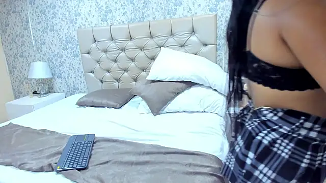 Snapshot of AlahiaJoness chatting on 09/26/25, 03:27 AlahiaJoness online show from 09/26/25, 03:27