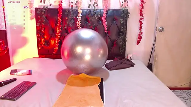 Snapshot of _SARAI_DUPONT chatting on 03/11/25, 02:10 SARAI DUPONT online show from 03/11/25, 02:10