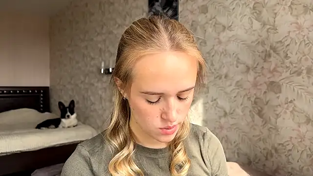 ElisabetLorney online show from 09/19/25, 08:05