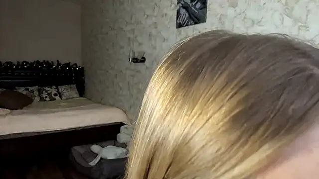 ElisabetLorney online show from 12/03/25, 08:12