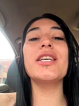 Snapshot of Scarlett_12 chatting on 10/17/25, 12:52 Scarlett 12 online show from 10/17/25, 12:52