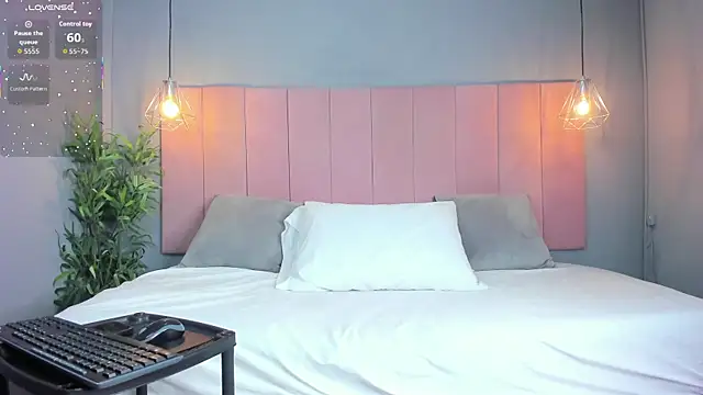 Snapshot of AariaLove chatting on 11/04/25, 10:31 AariaLove online show from 11/04/25, 10:31