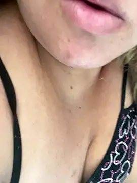 Snapshot of bruna438 chatting on 01/06/26, 11:25 bruna438 online show from 01/06/26, 11:25