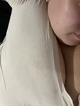 Snapshot of bruna438 chatting on 02/04/26, 02:06 bruna438 online show from 02/04/26, 02:06