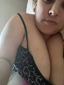 Snapshot of bruna438 chatting on 02/22/26, 09:35 bruna438 online show from 02/22/26, 09:35