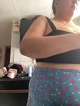 Snapshot of bruna438 chatting on 02/23/26, 11:18 bruna438 online show from 02/23/26, 11:18