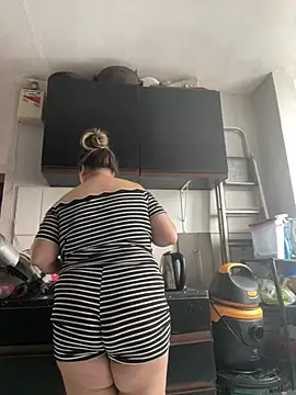 Snapshot of bruna438 chatting on 02/25/26, 12:37 bruna438 online show from 02/25/26, 12:37