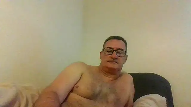 Snapshot of goldenman59 chatting on 09/28/25, 01:05 goldenman59 online show from 09/28/25, 01:05