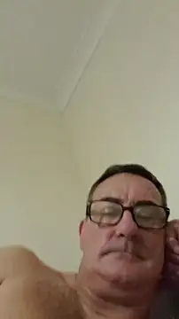 Snapshot of goldenman59 chatting on 10/17/25, 11:29 goldenman59 online show from 10/17/25, 11:29