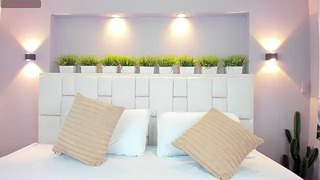 Snapshot of LunnaBlake chatting on 12/18/25, 04:18 LunnaBlake online show from 12/18/25, 04:18