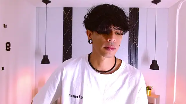 Franvill Trato online show from 10/04/25, 08:07