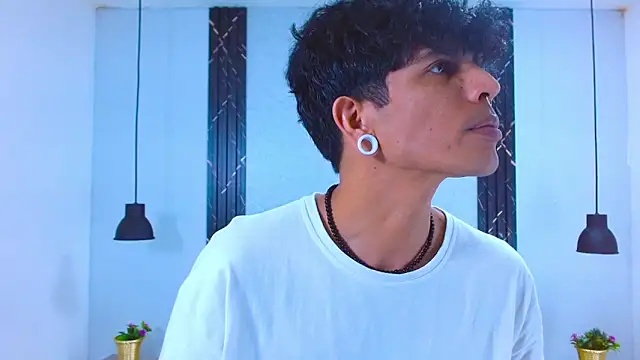 Franvill Trato online show from 11/08/25, 07:34