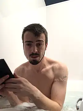 Snapshot of jaycoy22 chatting on 01/18/26, 04:00 jaycoy22 online show from 01/18/26, 04:00