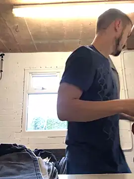 Snapshot of jaycoy22 chatting on 02/22/26, 01:42 jaycoy22 online show from 02/22/26, 01:42