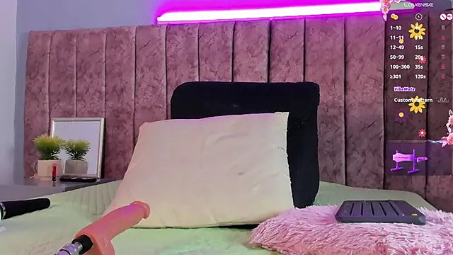 Niicolle Evanss online show from 11/27/25, 07:49